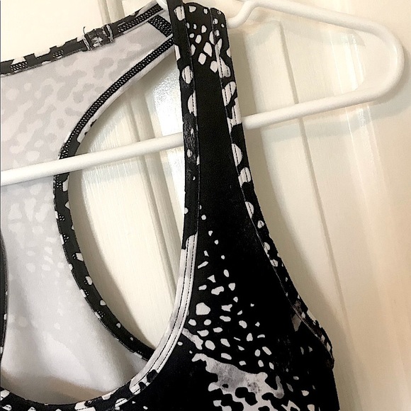 🆕🔥RARE11 LULULEMON ATHLETICA SUPER CUTE TANK BLACK&WHITE MSRP THIS STYLE 125$ - Picture 7 of 15